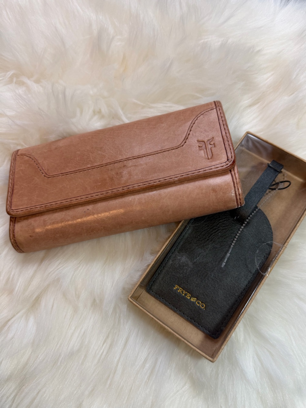 Frye Melissa Leather Beige Wallet & Black Luggage Tag
